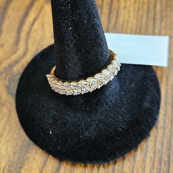 Beautiful Anniversary Ring 3x1.5mm Marquise Cubic Zirconia Gold-Tone Ring Size 8 - Picture 6 of 16